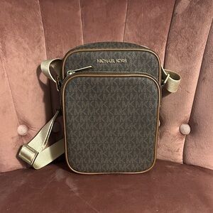 Michael Kors Jet Set Travel Signature Medium Flight Bag Crossbody (Brown)